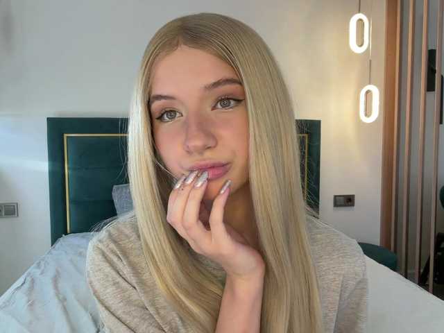 VikkiiSecret live cam