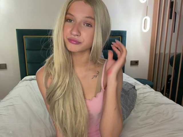 VikkiiSecret live cam on BongaCams