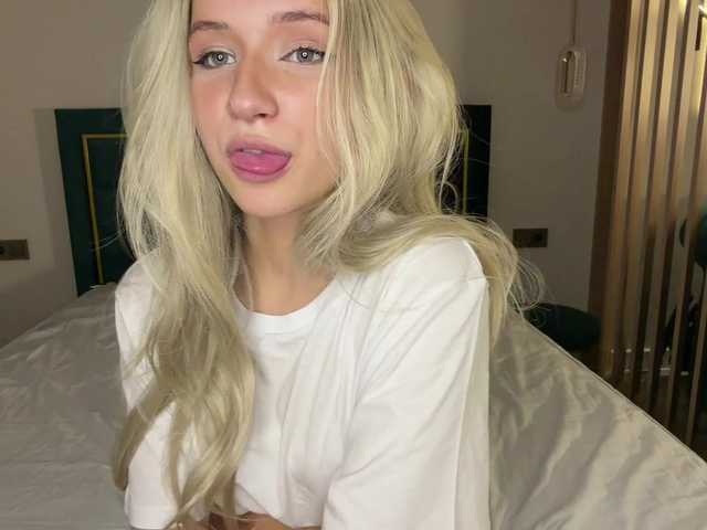 VikkiiSecret live cam on BongaCams