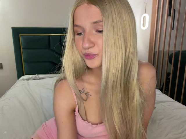 VikkiiSecret live cam on BongaCams