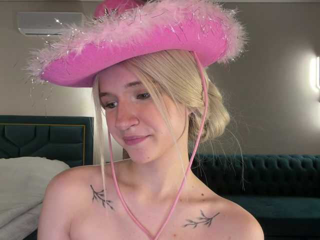VikkiiSecret live cam on BongaCams