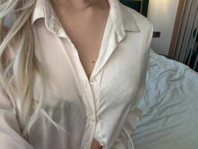 VikkiiSecret live webcam show