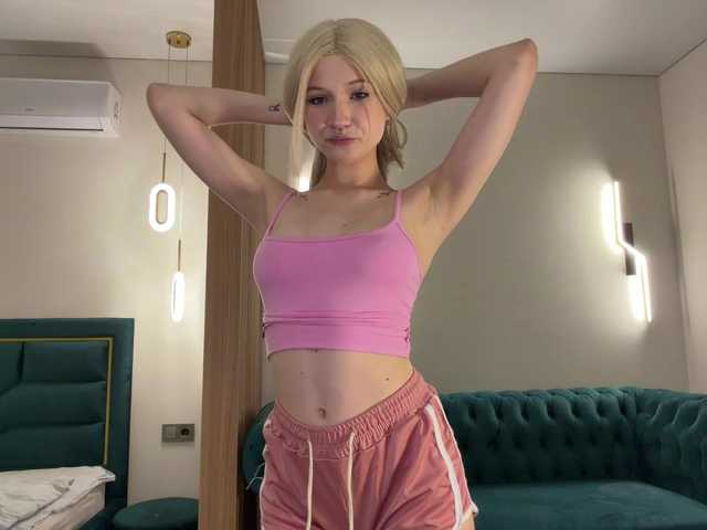 VikkiiSecret live webcam show