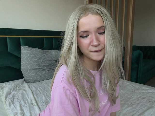 VikkiiSecret live cam on BongaCams