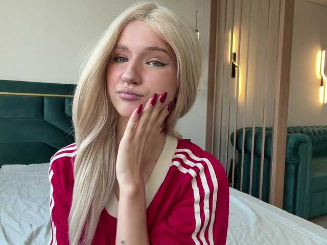 VikkiiSecret live cam on BongaCams