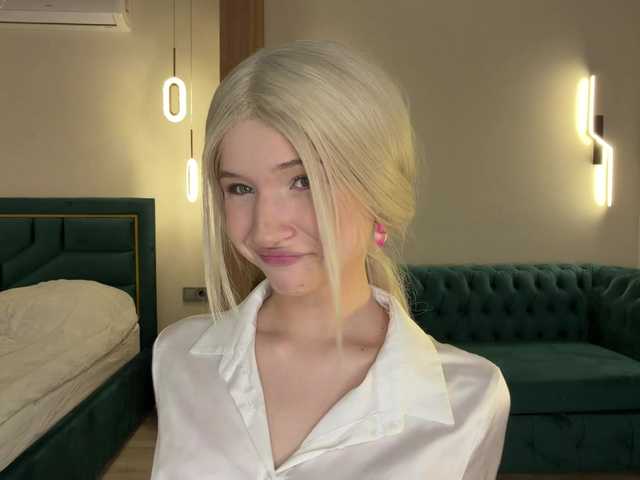 VikkiiSecret live cam on BongaCams