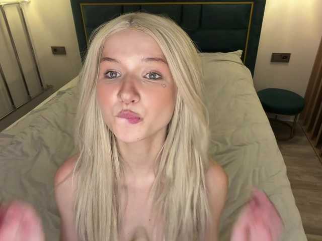 VikkiiSecret live cam on BongaCams