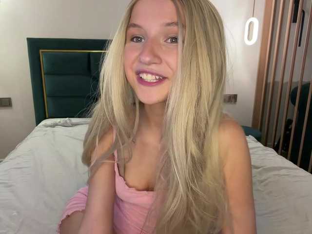 VikkiiSecret live cam on BongaCams
