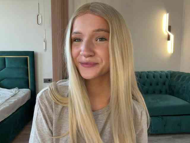 VikkiiSecret webcam