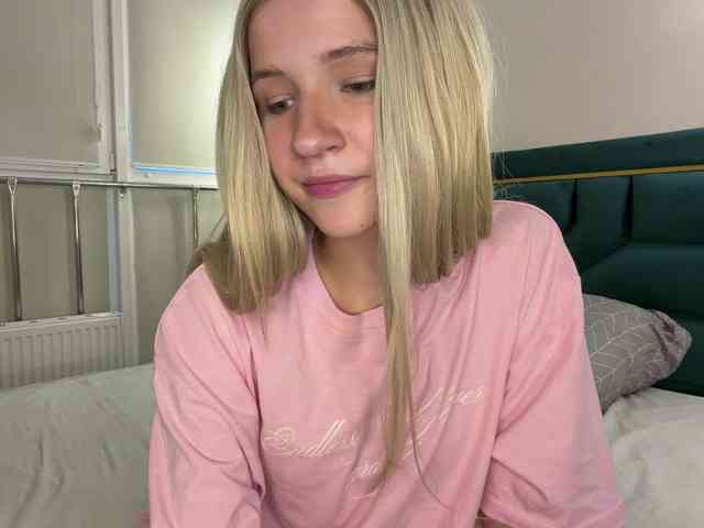 VikkiiSecret webcam