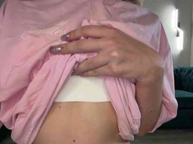 VikkiiSecret webcam