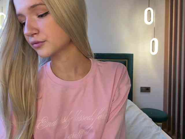 vikkiisecret's live room
