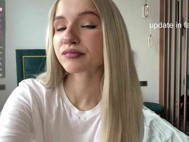 VikkiiSecret webcam