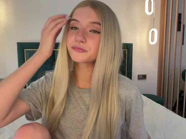 VikkiiSecret webcam