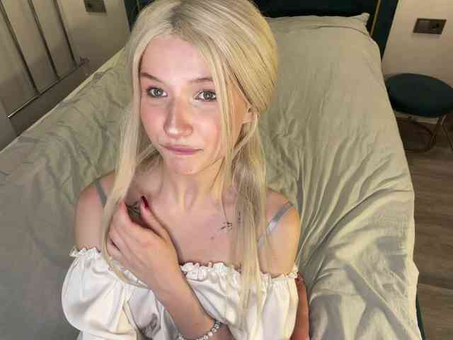 VikkiiSecret Sex Cam Show