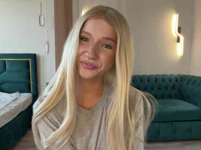 VikkiiSecret webcam