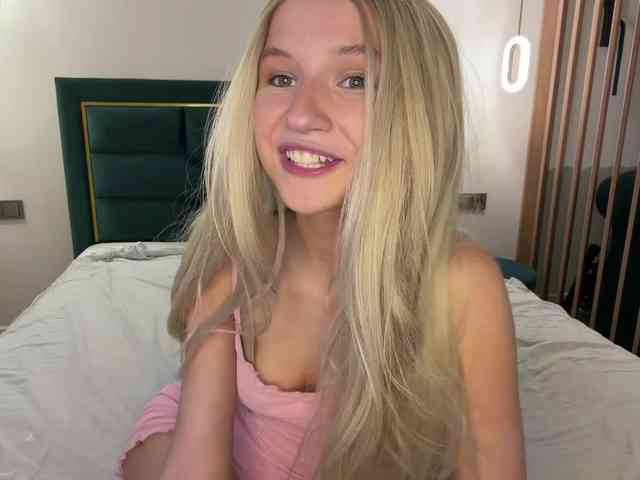 VikkiiSecret webcam
