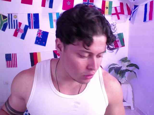 fucking-bear Live Webcam on BongaCams