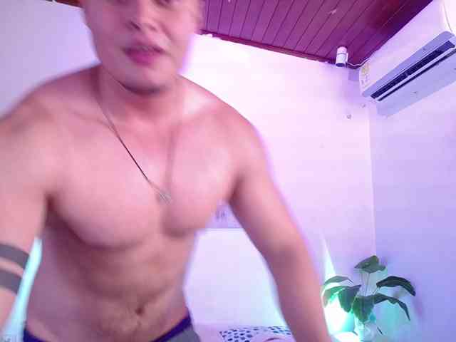 fucking-bear Live Webcam on BongaCams