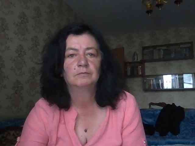 Krisshurdlove's cam show statistics and live stream