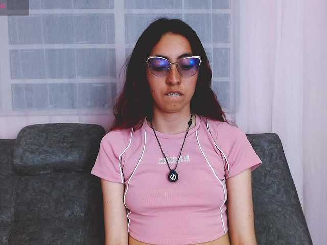 AnnieSparkle live cam on BongaCams