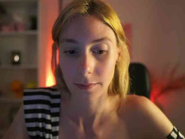 RachelMoore18 webcam