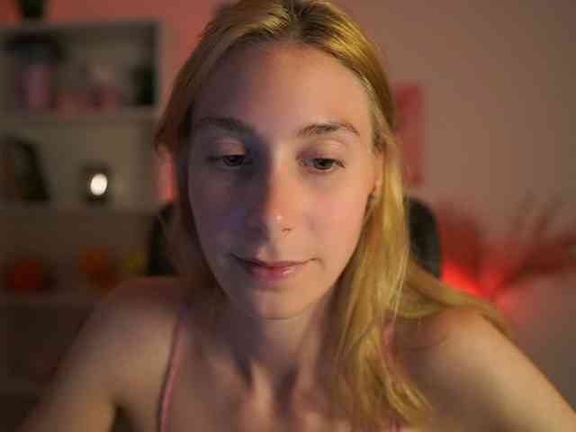 Model: RachelMoore18