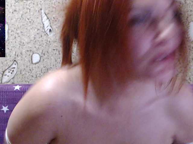Redheadfox live cam on BongaCams