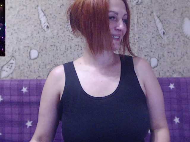 Redheadfox live cam on BongaCams