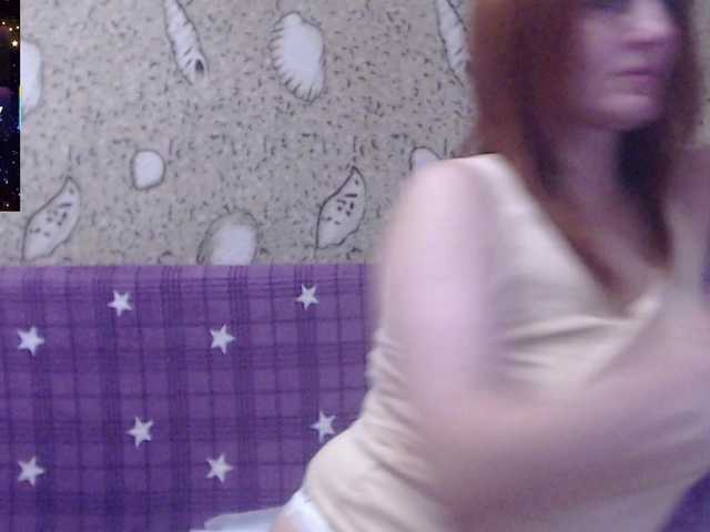 Redheadfox live cam on BongaCams