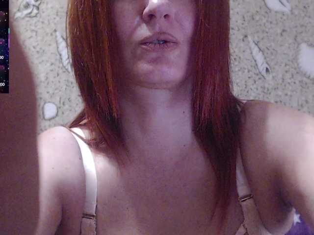 Redheadfox live cam on BongaCams