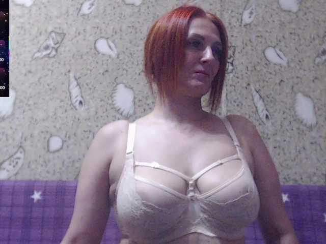 Redheadfox live cam on BongaCams
