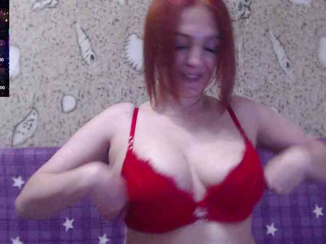 Redheadfox Live Webcam on BongaCams