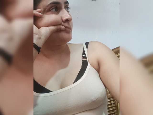 Khadija3 live cam on BongaCams