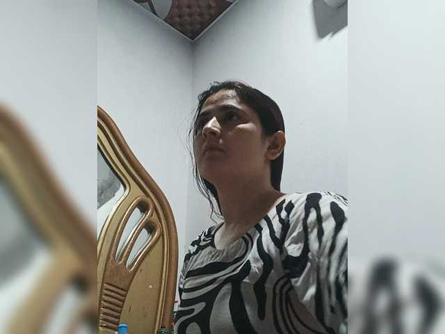 Khadija3 live cam on BongaCams