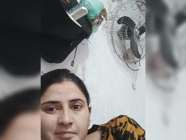 Khadija3 live cam on BongaCams