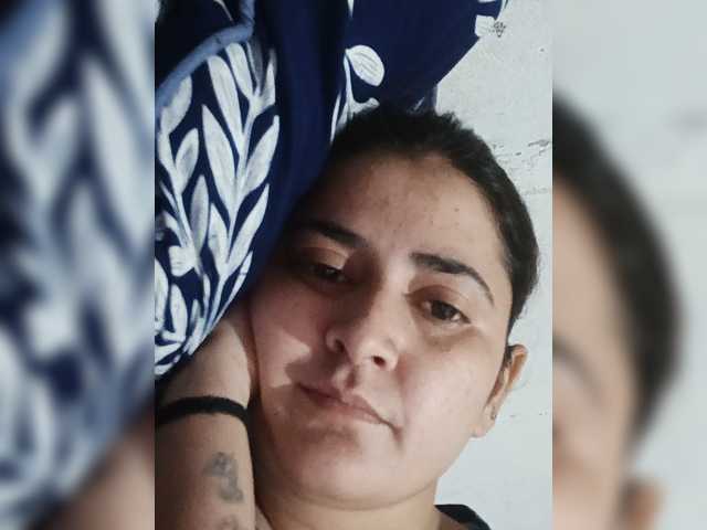 Khadija3 live cam on BongaCams