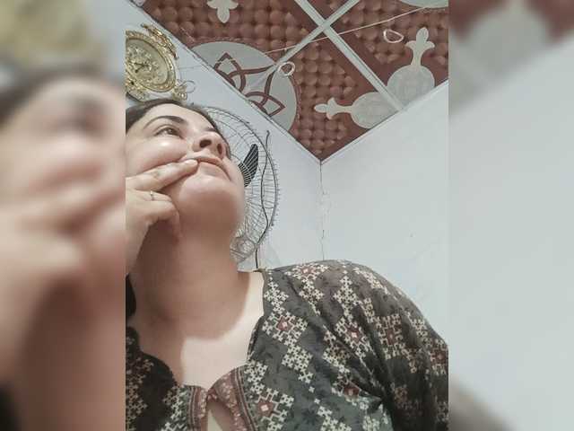 Khadija3 live cam on BongaCams