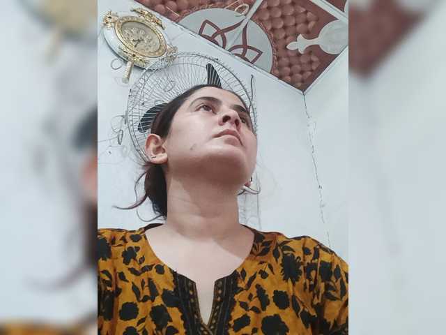 Khadija3 live cam on BongaCams