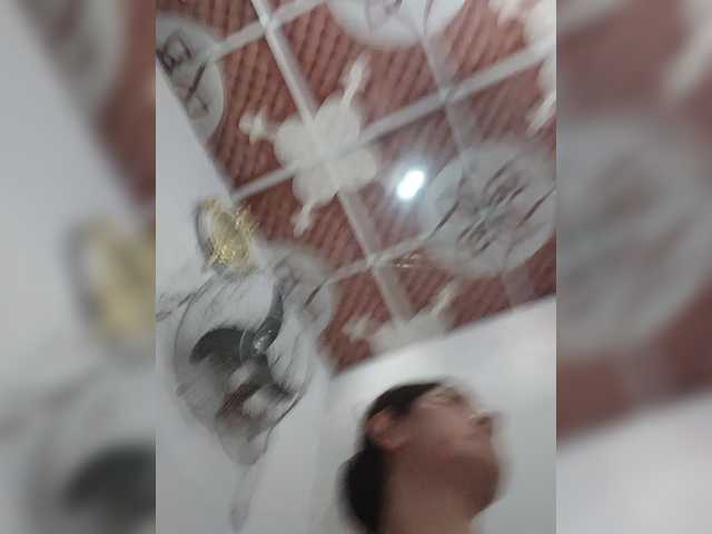 Khadija3 live cam on BongaCams