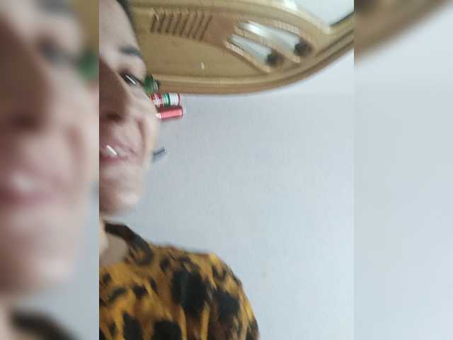 Khadija3 live cam on BongaCams