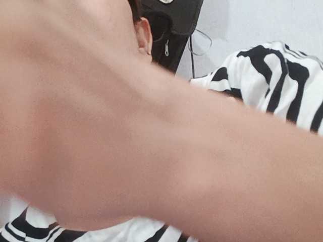 Khadija3 live cam on BongaCams