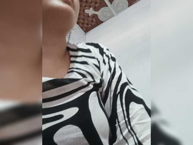 Khadija3 live cam on BongaCams