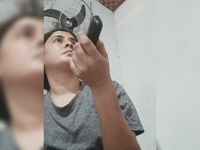 Khadija3 live cam on BongaCams