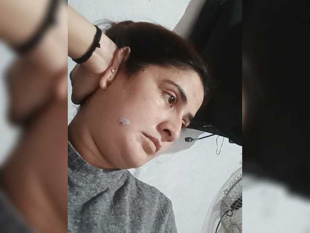 Khadija3 live cam on BongaCams