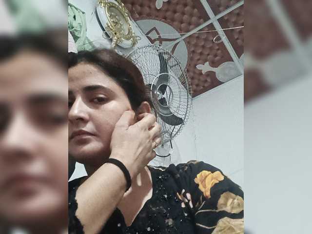 Khadija3 live cam on BongaCams