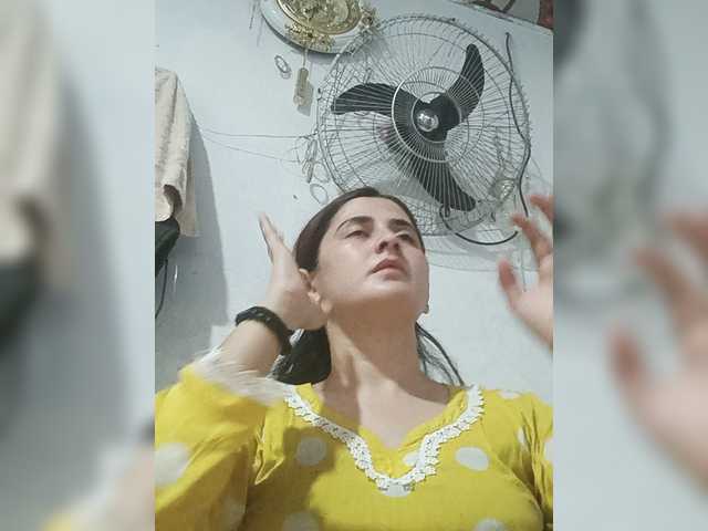 Khadija3 live cam on BongaCams