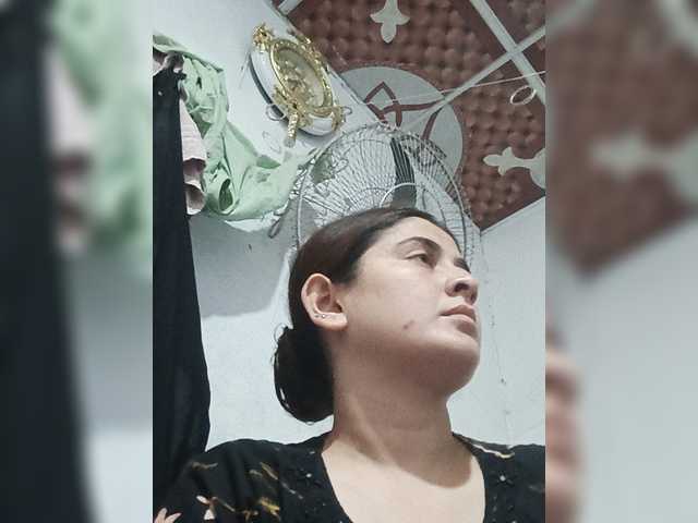 Khadija3 live cam on BongaCams