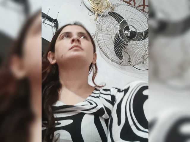 Khadija3 live cam on BongaCams
