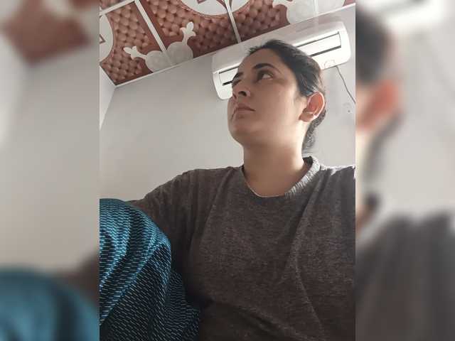 Khadija3 live cam on BongaCams